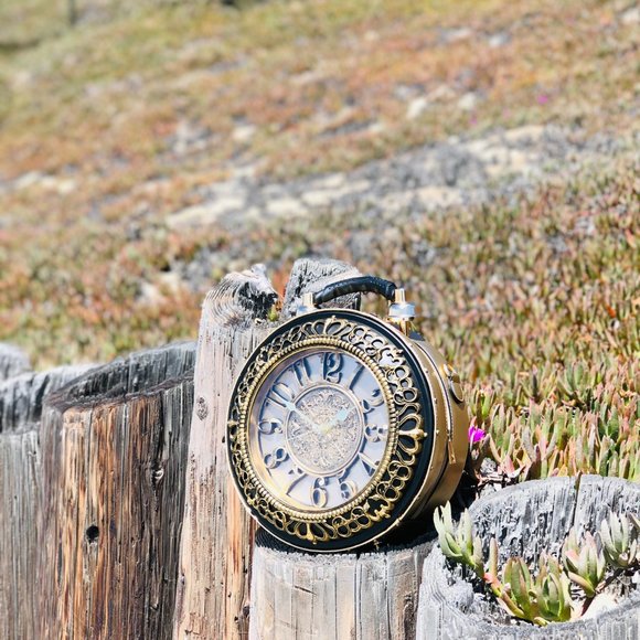 Time Is of The Essence Novelty Clock Bag in Gold - Picture 2 of 3